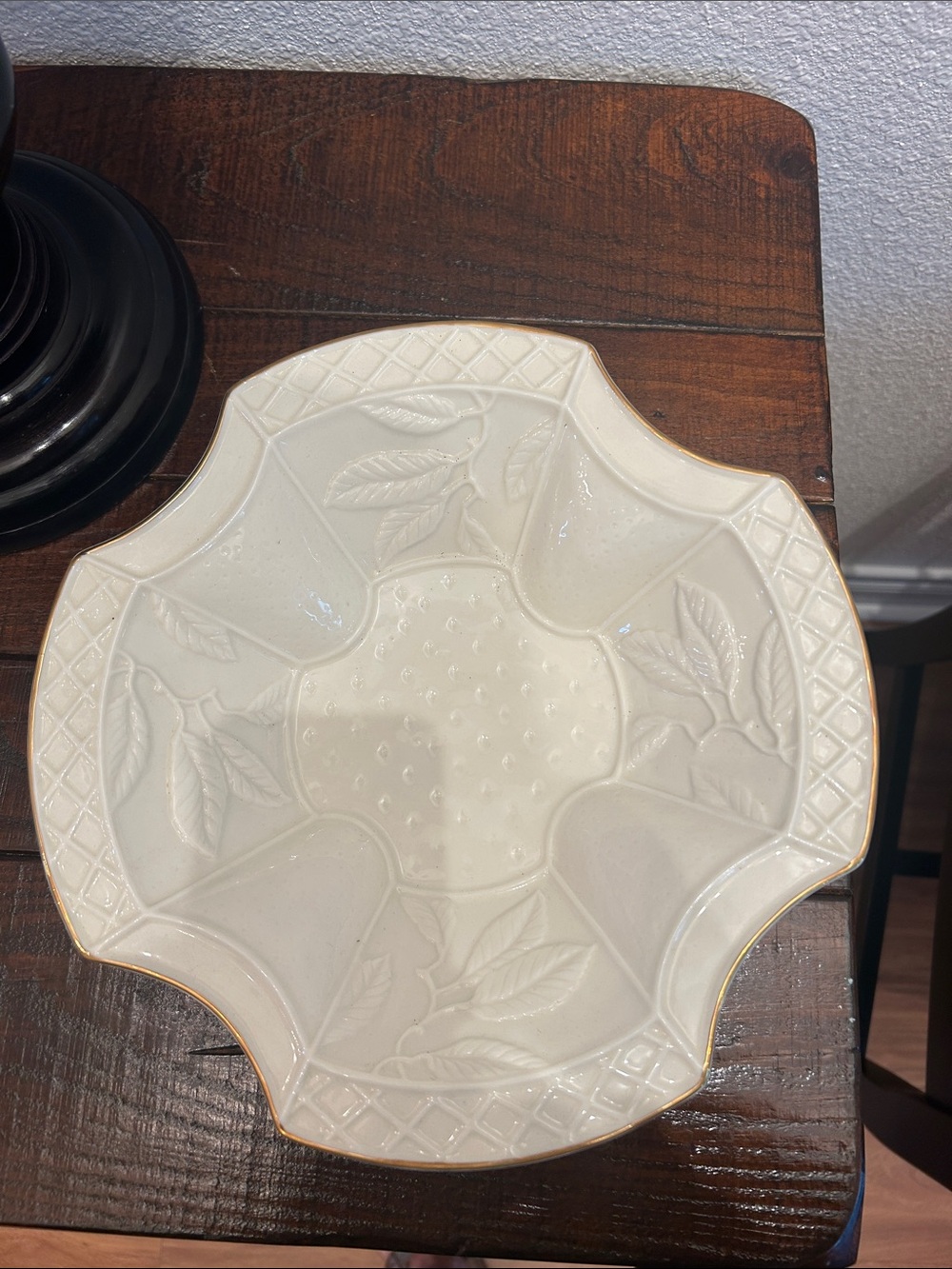 Fitz and Floyd Cream Leaf-Relief Ceramic Serving Bowl with Gold Edge